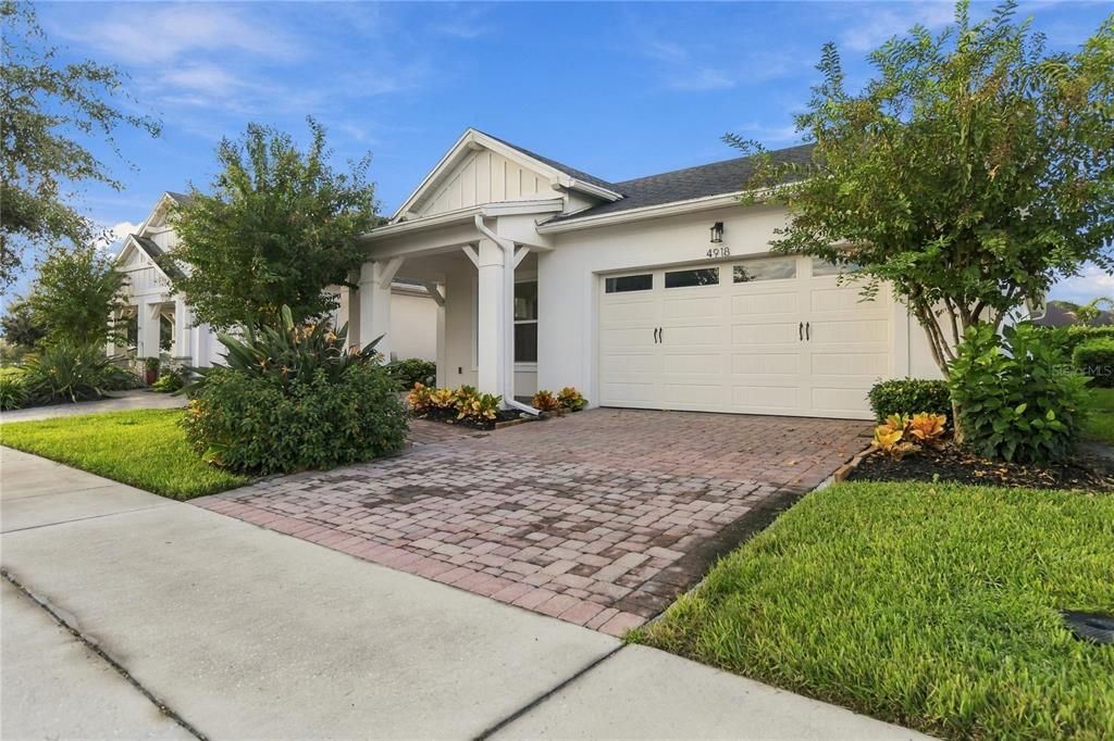 For Sale: $439,000 (3 beds, 3 baths, 2365 Square Feet)