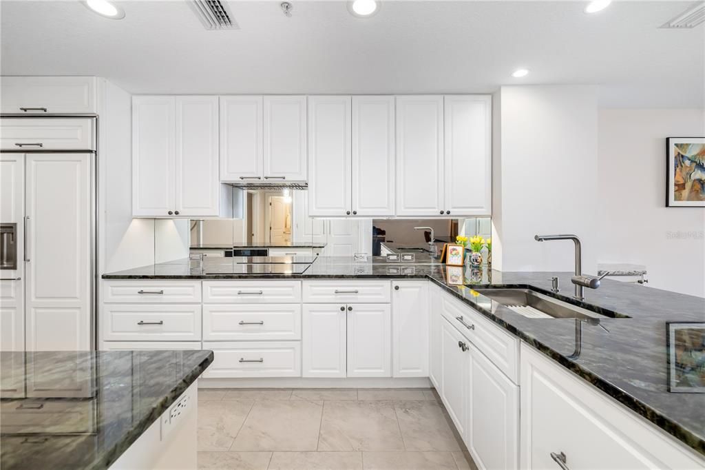 En Venta: $560,000 (2 camas, 2 baños, 1701 Pies cuadrados)