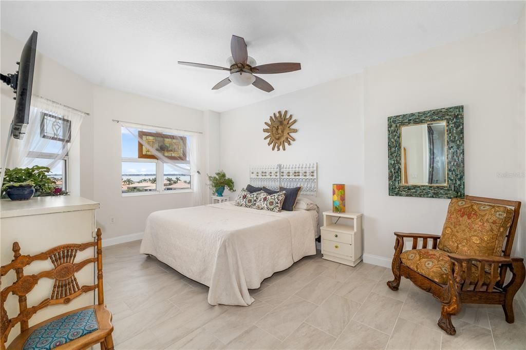 En Venta: $560,000 (2 camas, 2 baños, 1701 Pies cuadrados)