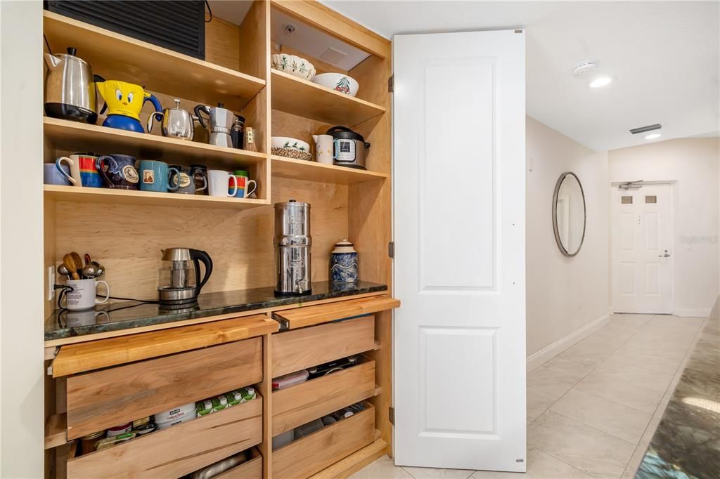 En Venta: $560,000 (2 camas, 2 baños, 1701 Pies cuadrados)