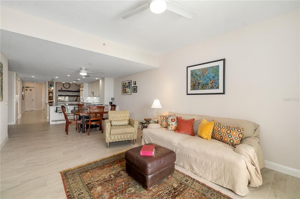 En Venta: $560,000 (2 camas, 2 baños, 1701 Pies cuadrados)