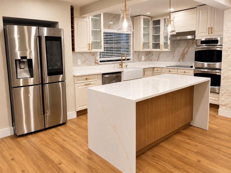 En Venta: $925,000 (4 camas, 3 baños, 2817 Pies cuadrados)