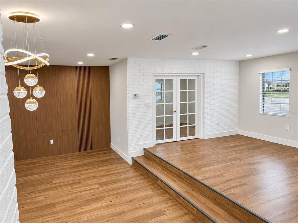 En Venta: $925,000 (4 camas, 3 baños, 2817 Pies cuadrados)