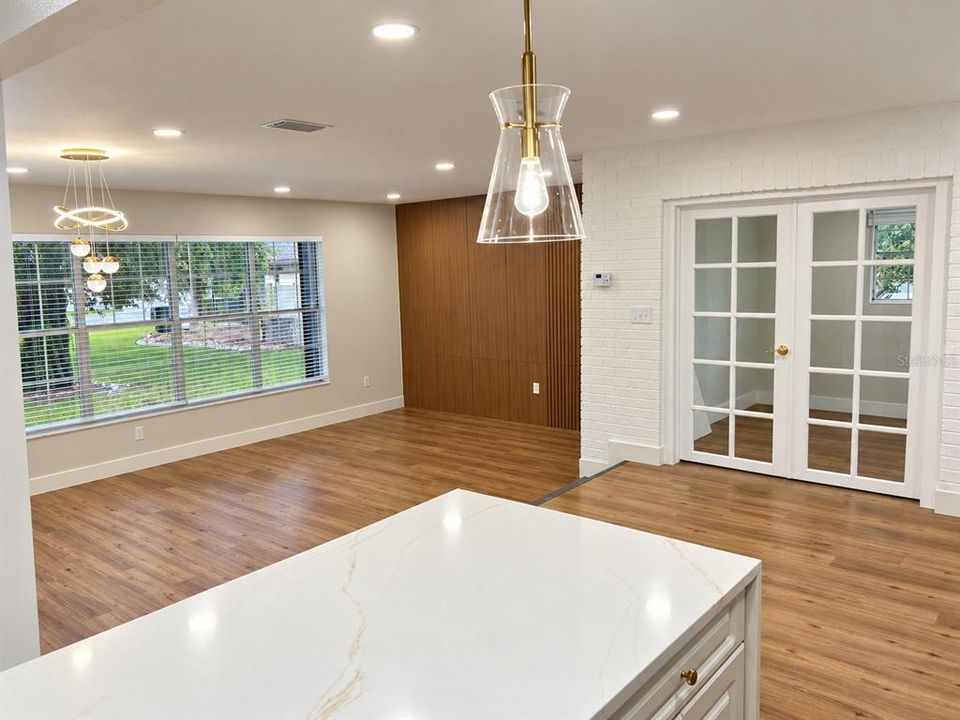 En Venta: $925,000 (4 camas, 3 baños, 2817 Pies cuadrados)