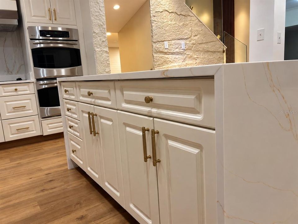 En Venta: $925,000 (4 camas, 3 baños, 2817 Pies cuadrados)