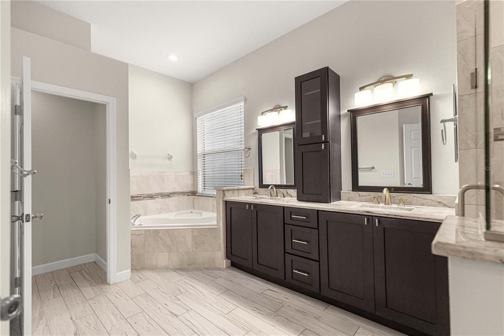 For Sale: $465,000 (3 beds, 3 baths, 2026 Square Feet)
