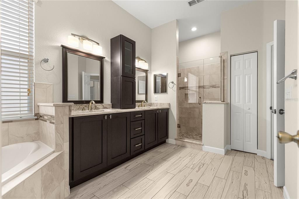 For Sale: $465,000 (3 beds, 3 baths, 2026 Square Feet)