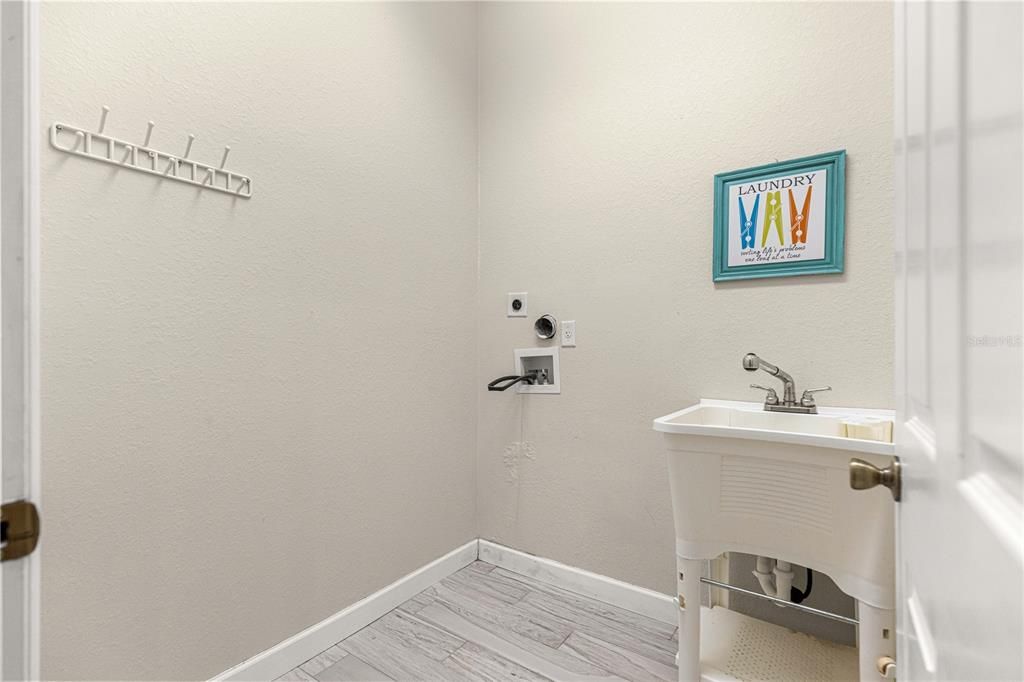 For Sale: $465,000 (3 beds, 3 baths, 2026 Square Feet)