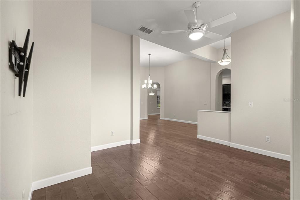 For Sale: $465,000 (3 beds, 3 baths, 2026 Square Feet)