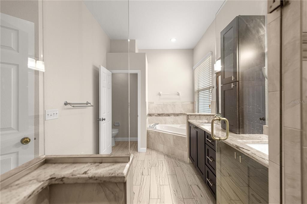 For Sale: $465,000 (3 beds, 3 baths, 2026 Square Feet)