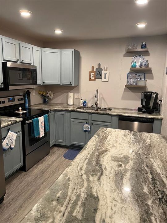 В аренду: $2,500 (2 спален, 2 ванн, 2204 Квадратных фут)