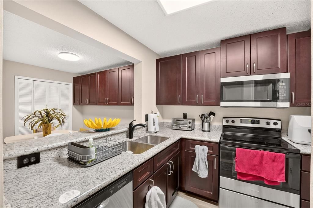 For Sale: $184,900 (3 beds, 3 baths, 1198 Square Feet)