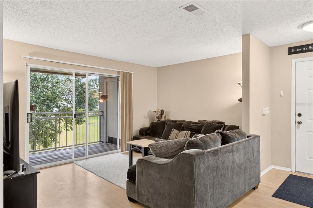 For Sale: $184,900 (3 beds, 3 baths, 1198 Square Feet)