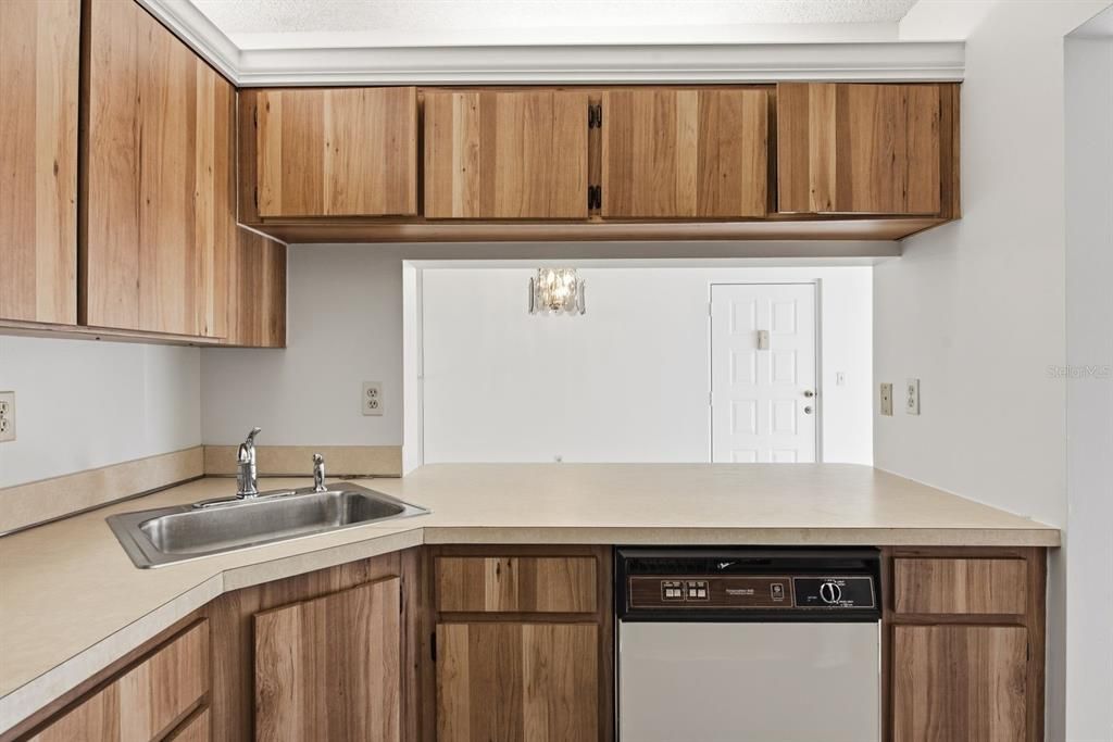 На продажу: $174,900 (2 спален, 2 ванн, 979 Квадратных фут)