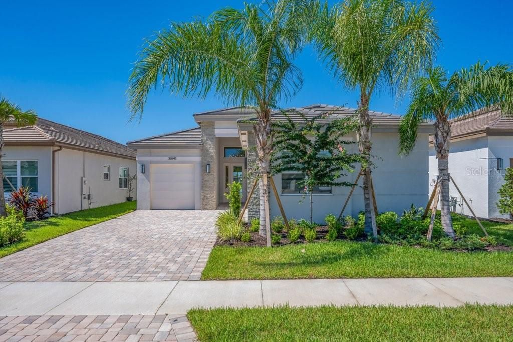 For Sale: $756,900 (3 beds, 3 baths, 2474 Square Feet)