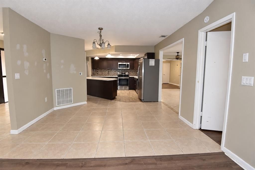 待售: $334,900 (3 贝兹, 3 浴室, 2598 平方英尺)