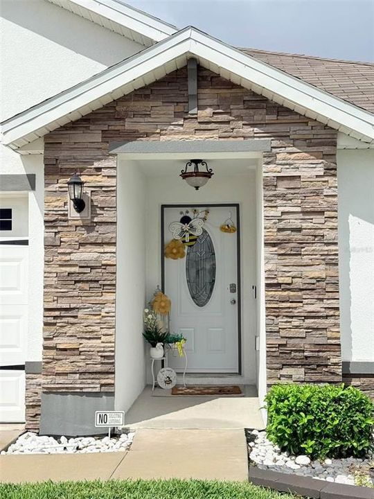 For Rent: $1,900 (3 beds, 2 baths, 1670 Square Feet)