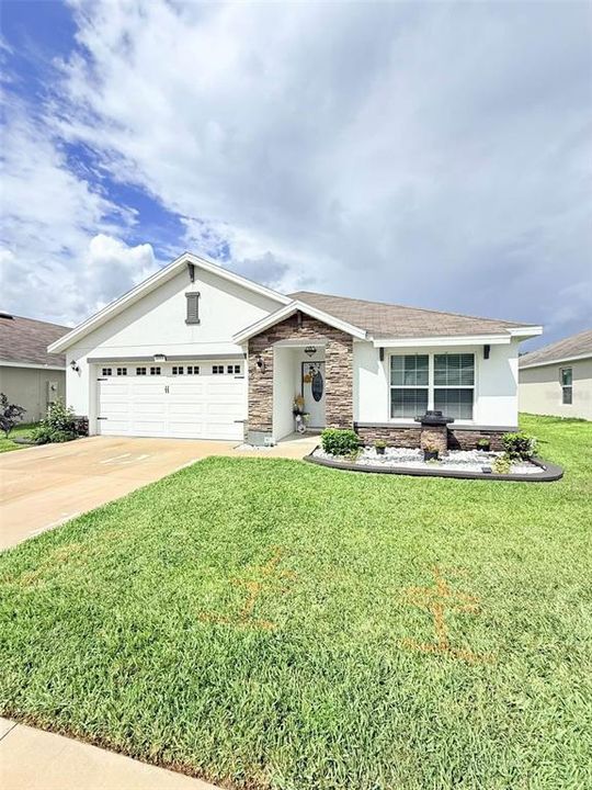 For Rent: $1,900 (3 beds, 2 baths, 1670 Square Feet)