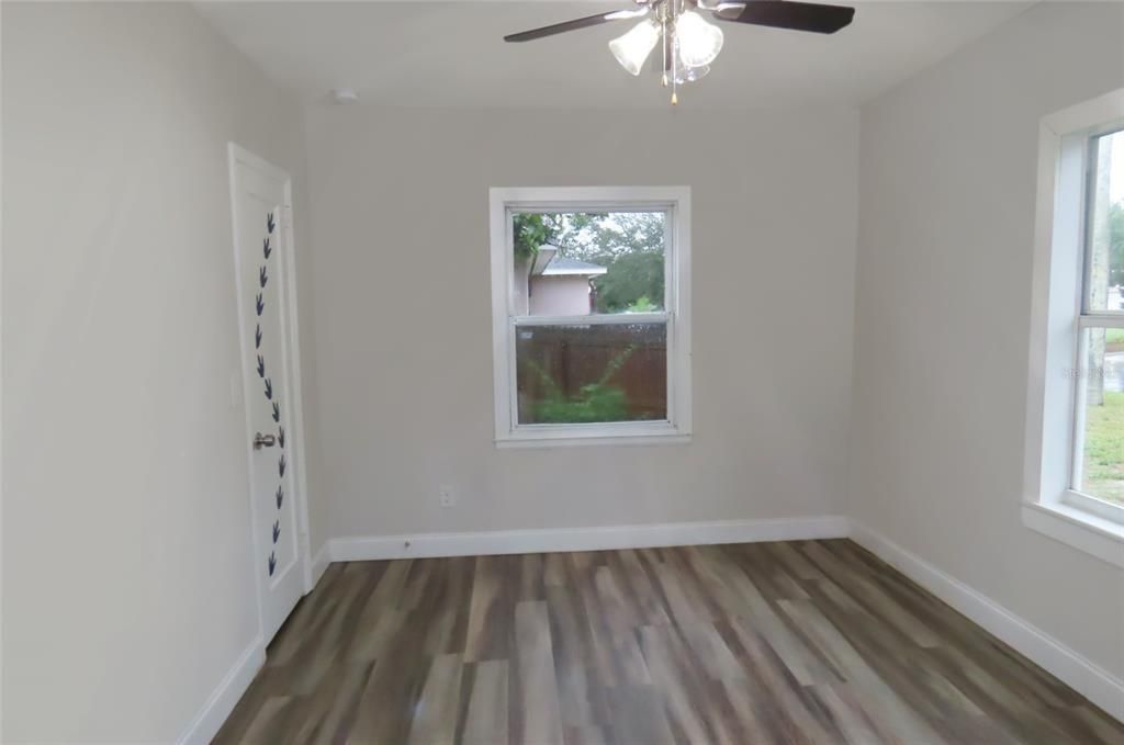 For Sale: $382,500 (4 beds, 2 baths, 1733 Square Feet)
