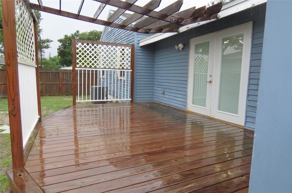 For Sale: $382,500 (4 beds, 2 baths, 1733 Square Feet)