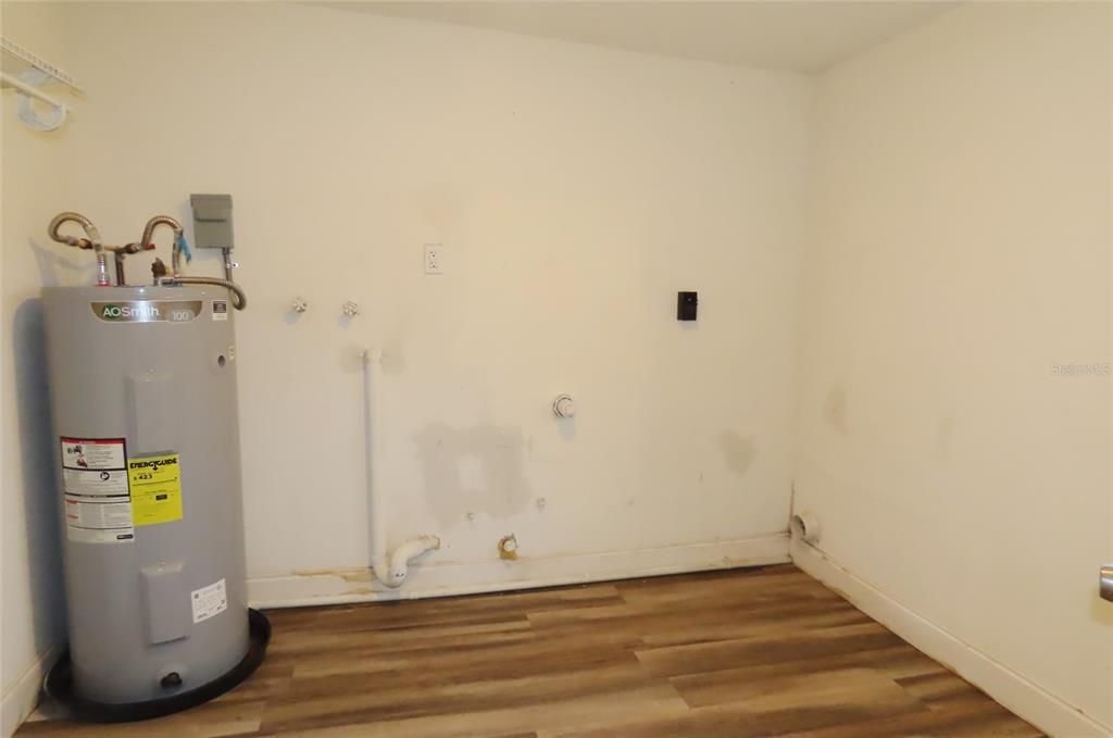 For Sale: $382,500 (4 beds, 2 baths, 1733 Square Feet)