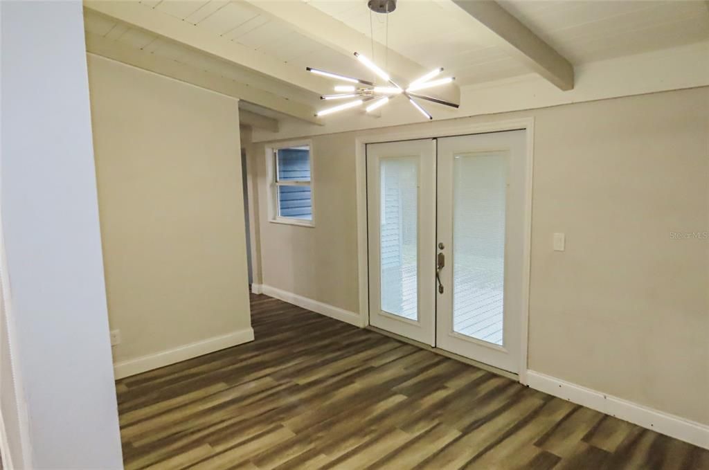 For Sale: $382,500 (4 beds, 2 baths, 1733 Square Feet)