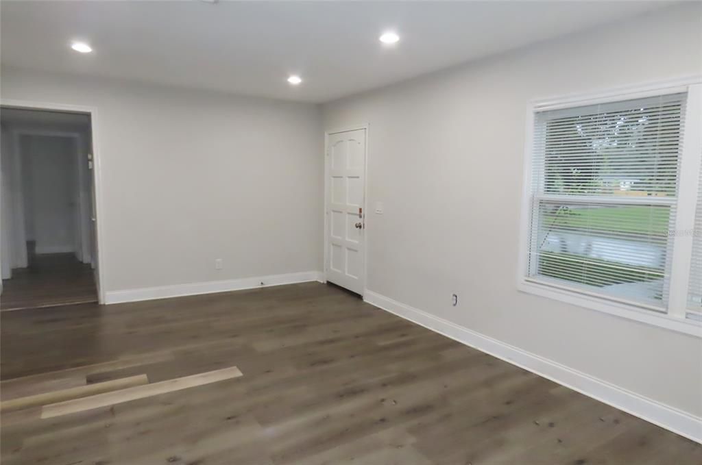 For Sale: $382,500 (4 beds, 2 baths, 1733 Square Feet)