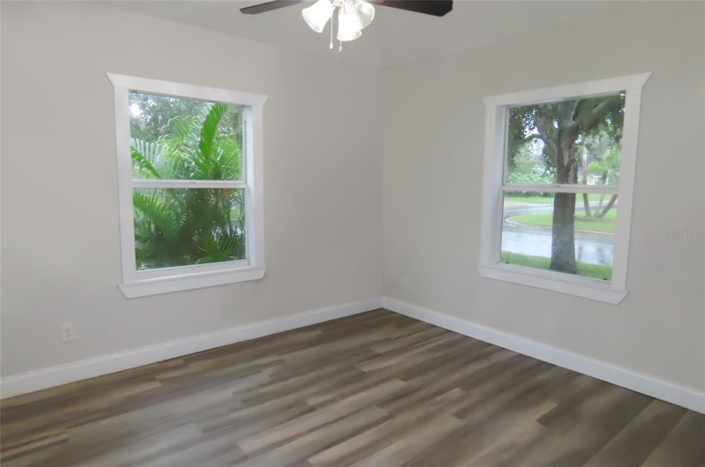 For Sale: $382,500 (4 beds, 2 baths, 1733 Square Feet)