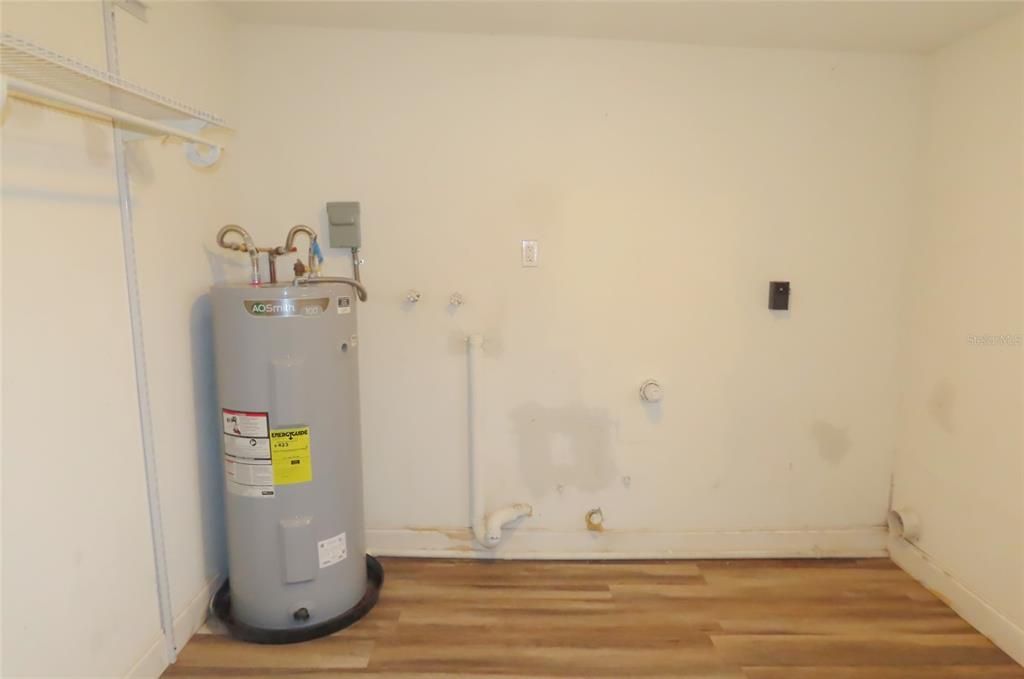 For Sale: $382,500 (4 beds, 2 baths, 1733 Square Feet)