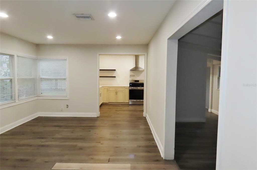 For Sale: $382,500 (4 beds, 2 baths, 1733 Square Feet)