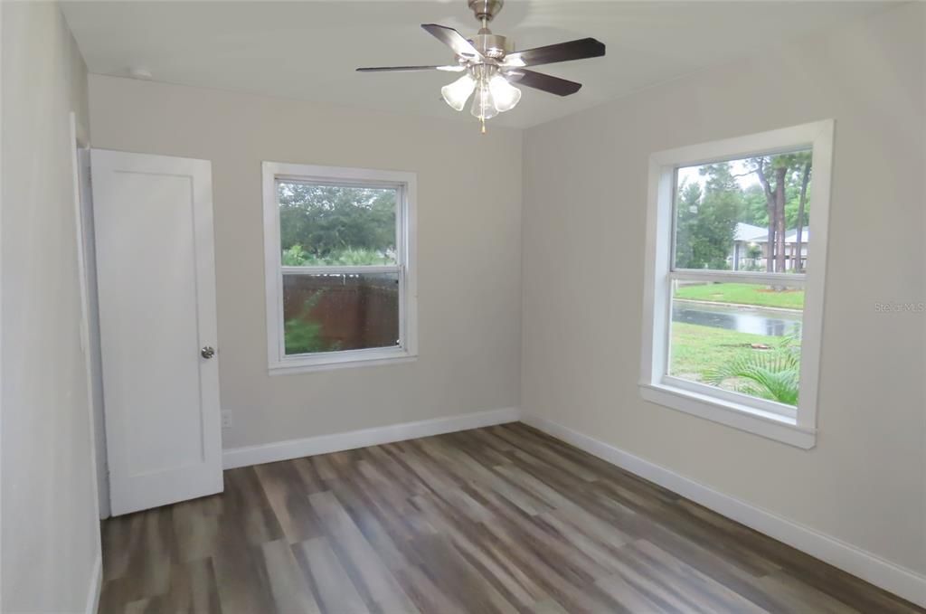 For Sale: $382,500 (4 beds, 2 baths, 1733 Square Feet)