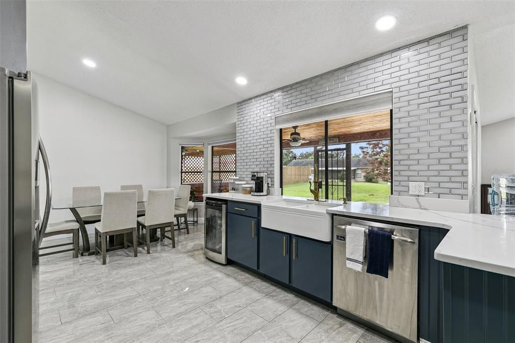 На продажу: $399,900 (3 спален, 2 ванн, 1732 Квадратных фут)