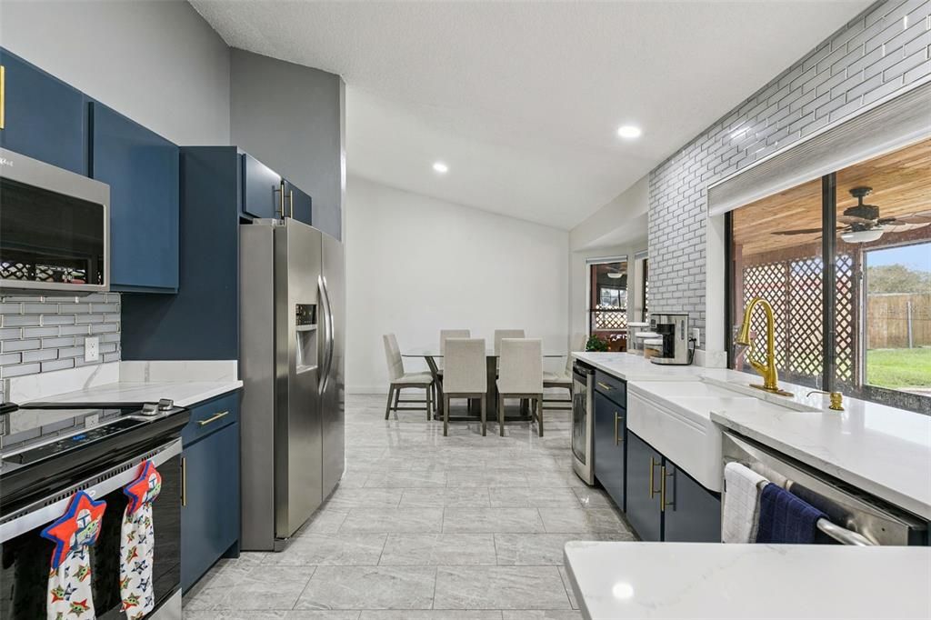 На продажу: $399,900 (3 спален, 2 ванн, 1732 Квадратных фут)