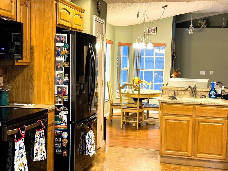 На продажу: $369,900 (3 спален, 2 ванн, 1742 Квадратных фут)