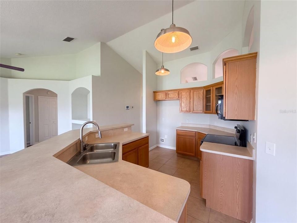 En Venta: $301,000 (3 camas, 2 baños, 1744 Pies cuadrados)