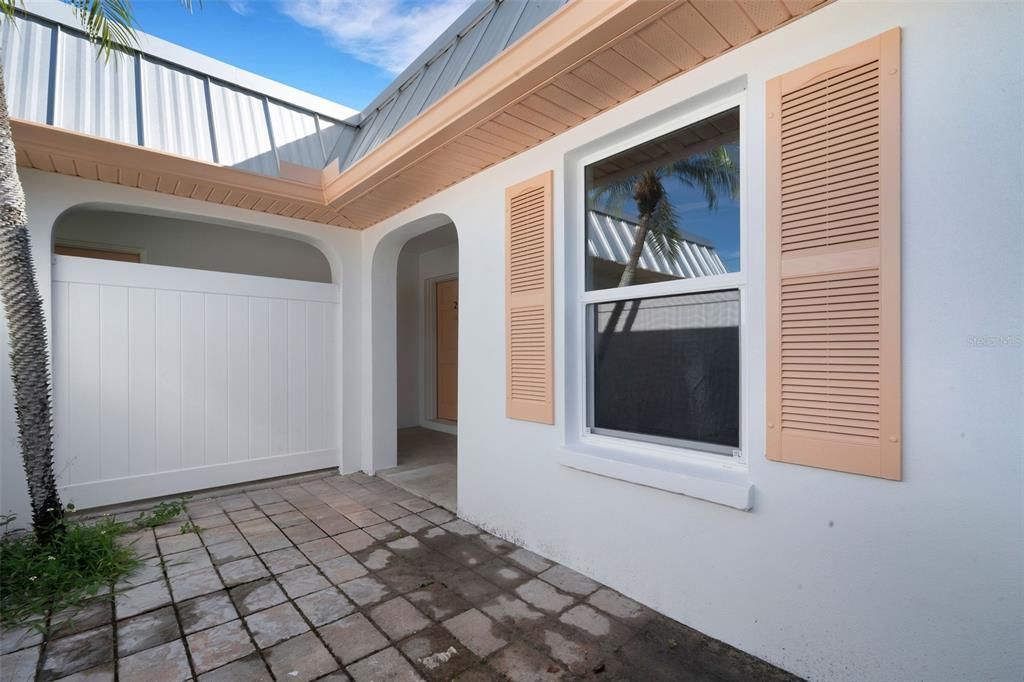 For Rent: $2,300 (2 beds, 2 baths, 1144 Square Feet)