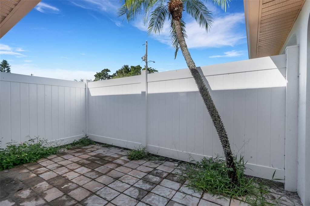 For Rent: $2,300 (2 beds, 2 baths, 1144 Square Feet)