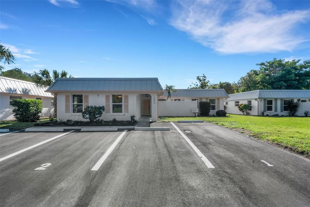 For Rent: $2,300 (2 beds, 2 baths, 1144 Square Feet)