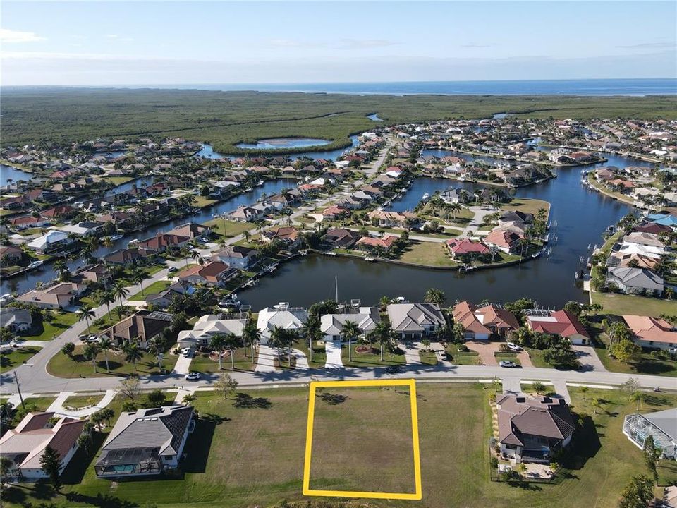 На продажу: $114,900 (0.23 acres)