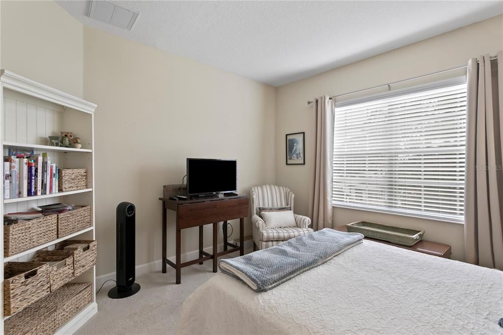 Activo con contrato: $575,000 (4 camas, 3 baños, 2300 Pies cuadrados)