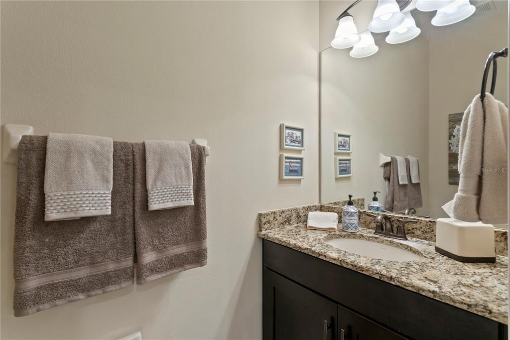Activo con contrato: $575,000 (4 camas, 3 baños, 2300 Pies cuadrados)