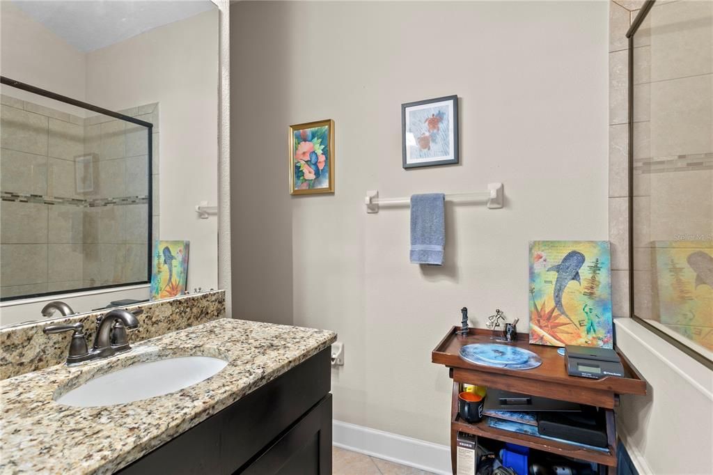 Activo con contrato: $575,000 (4 camas, 3 baños, 2300 Pies cuadrados)