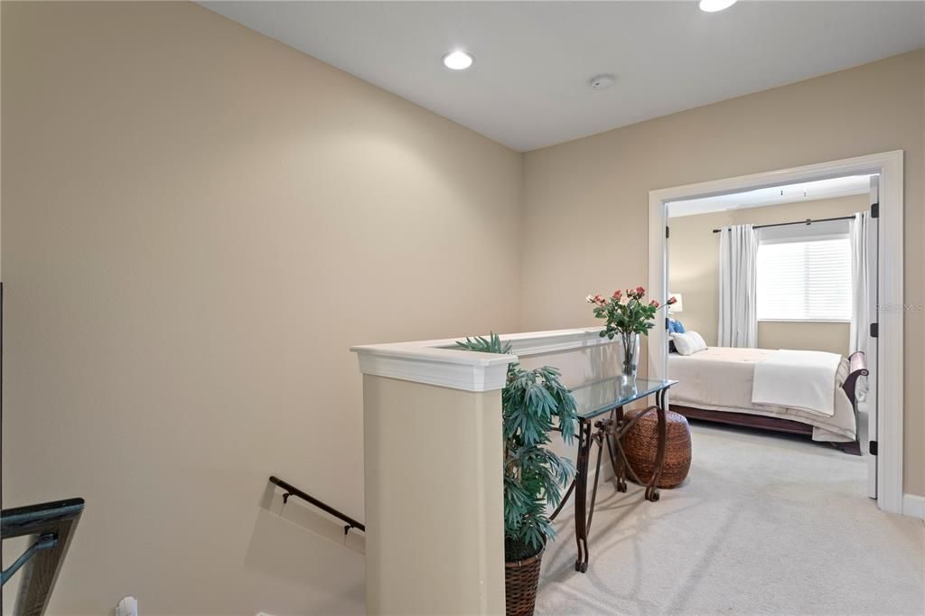 Activo con contrato: $575,000 (4 camas, 3 baños, 2300 Pies cuadrados)