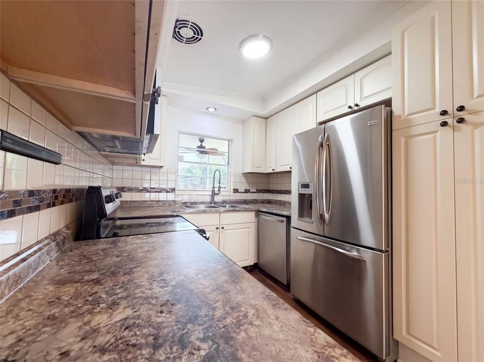 En Venta: $340,000 (4 camas, 2 baños, 2155 Pies cuadrados)