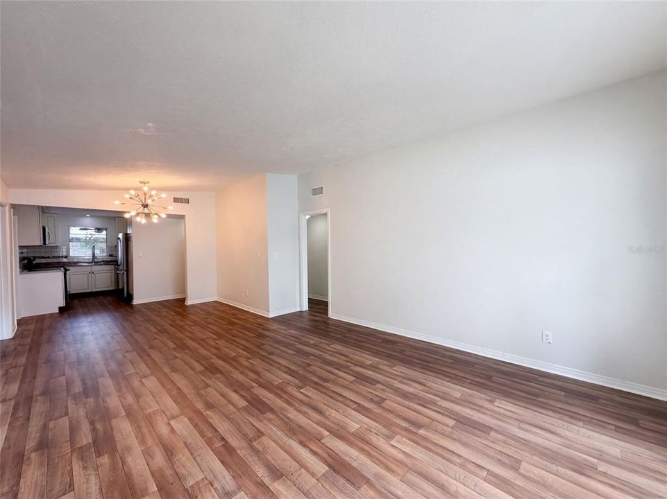 En Venta: $340,000 (4 camas, 2 baños, 2155 Pies cuadrados)