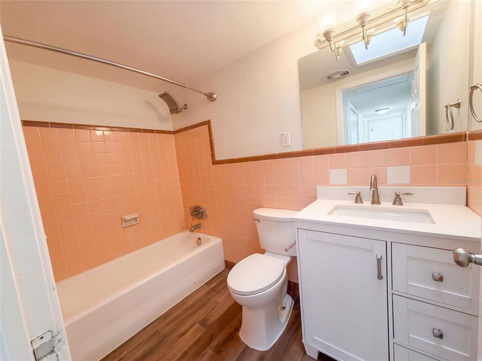 En Venta: $340,000 (4 camas, 2 baños, 2155 Pies cuadrados)