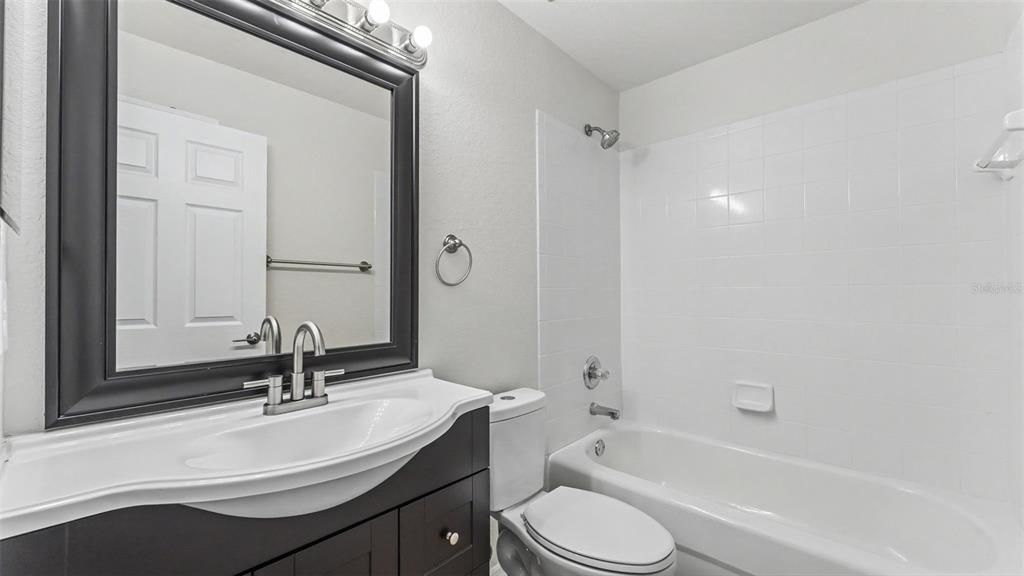 На продажу: $299,950 (3 спален, 2 ванн, 1686 Квадратных фут)