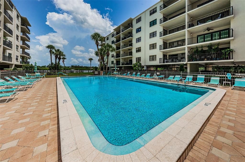 На продажу: $559,900 (2 спален, 2 ванн, 1320 Квадратных фут)