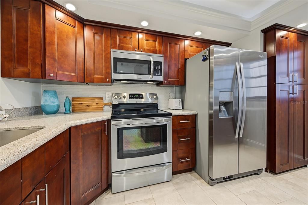 На продажу: $559,900 (2 спален, 2 ванн, 1320 Квадратных фут)