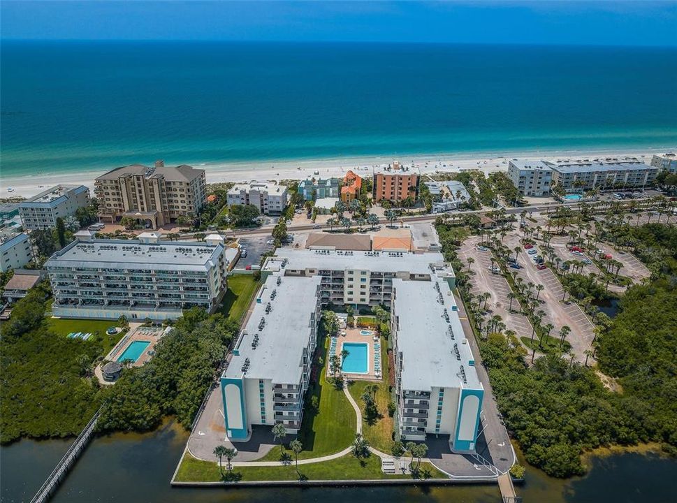 На продажу: $559,900 (2 спален, 2 ванн, 1320 Квадратных фут)